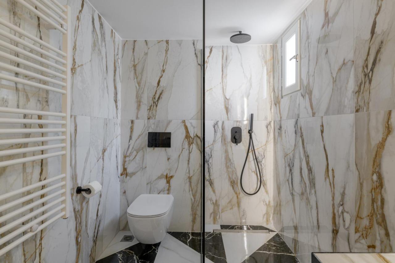 Meno Suite With Private Terrace - Jaccuzzi, Acropolis View Athens Ngoại thất bức ảnh