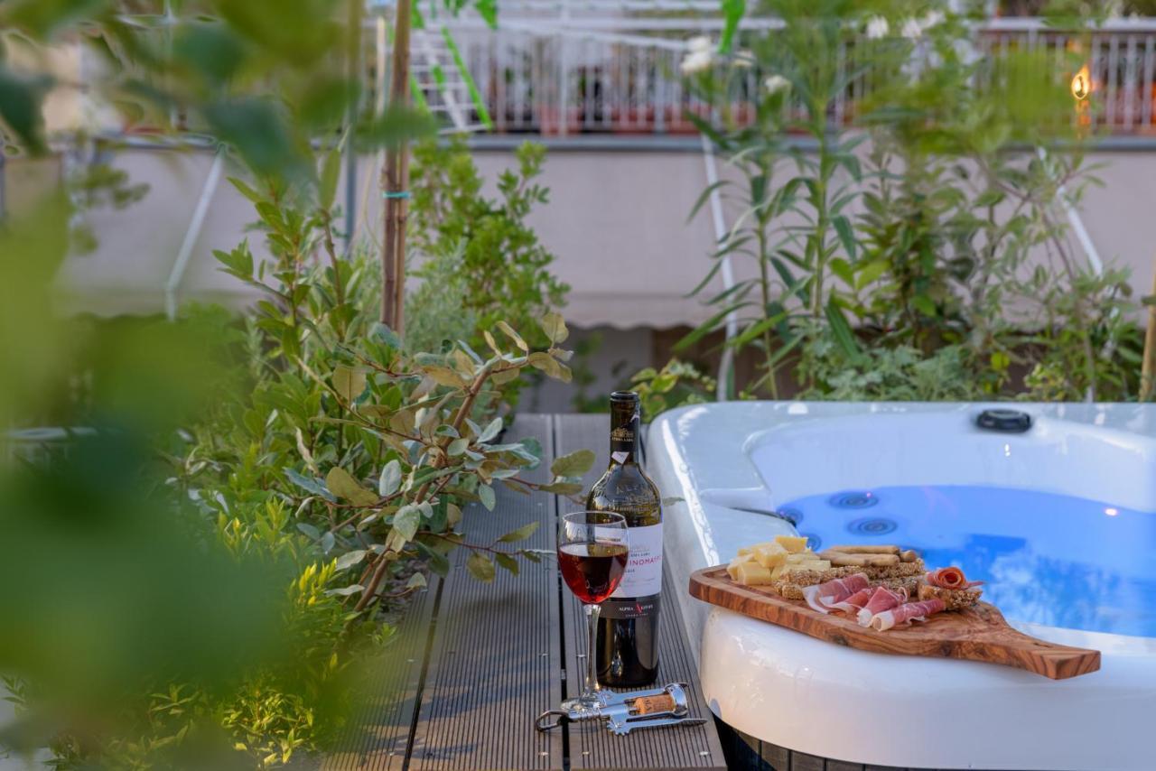 Meno Suite With Private Terrace - Jaccuzzi, Acropolis View Athens Ngoại thất bức ảnh